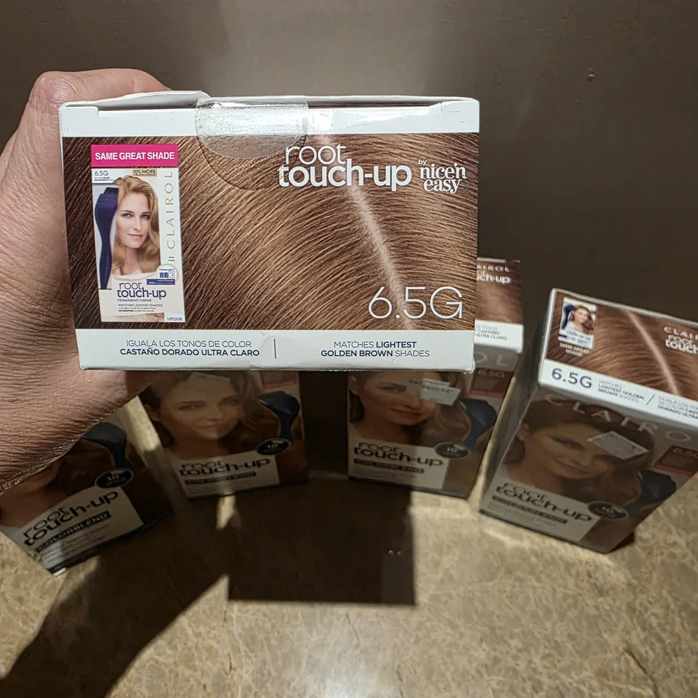 Clairol Root Touch-Up Hair Color Kit - Light Brown - Picture 6 of 7